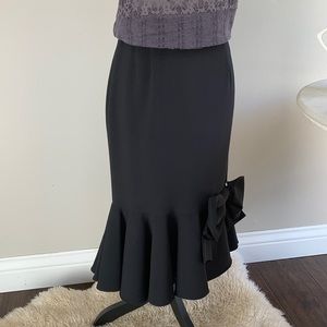 Figure flattering Alberto Makali Mid Length Mermaid Skirt with Large Bow